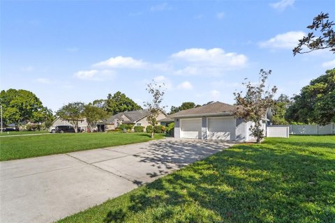 House in Odessa, Florida 3 bedrooms, 212.65 sq.m. № 2396697 - photo 2