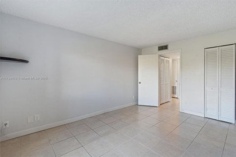 Condo in Sunrise, Florida, 1 bedroom  № 1962500 - photo 8