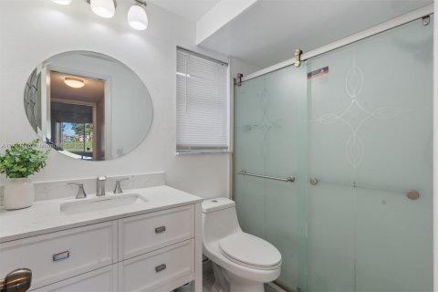 Condo in Sunrise, Florida, 1 bedroom  № 1962500 - photo 9