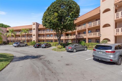 Condo in Sunrise, Florida, 1 bedroom  № 1962500 - photo 12