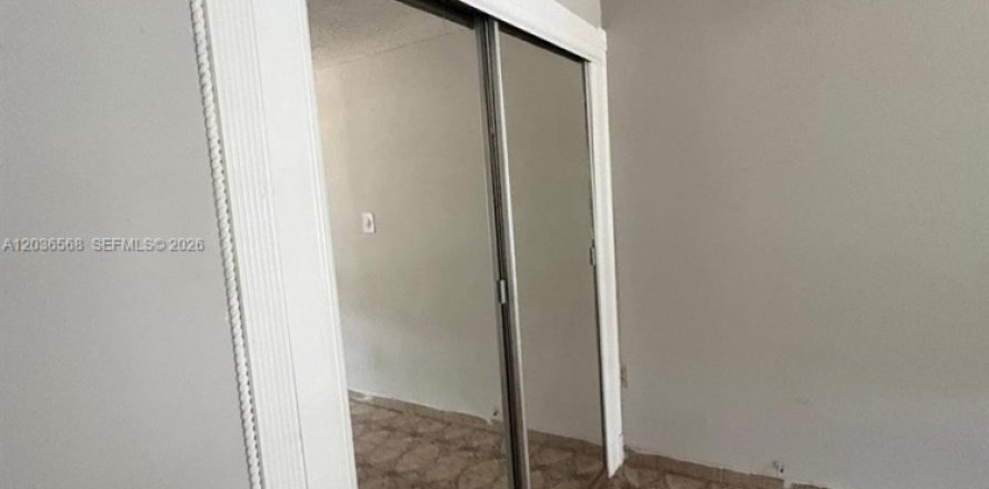 Villa ou maison à Hialeah, Floride 4 chambres, 224.54 m2 № 2084514