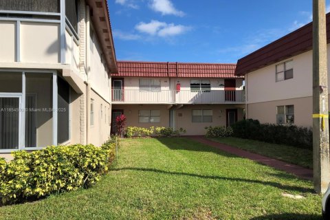 Condo in Delray Beach, Florida, 1 bedroom  № 1872519 - photo 1