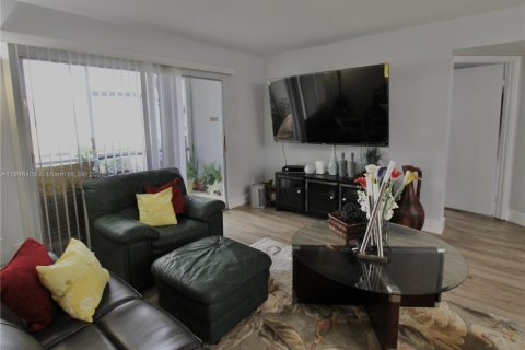Condominio en venta en Pembroke Pines, Florida, 2 dormitorios, 125.51 m2 № 1951083 - foto 11