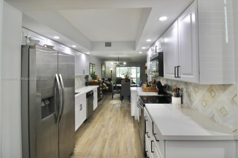 Condominio en venta en Pembroke Pines, Florida, 2 dormitorios, 125.51 m2 № 1951083 - foto 1
