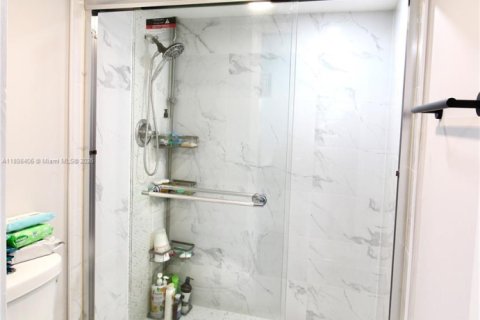 Condominio en venta en Pembroke Pines, Florida, 2 dormitorios, 125.51 m2 № 1951083 - foto 14