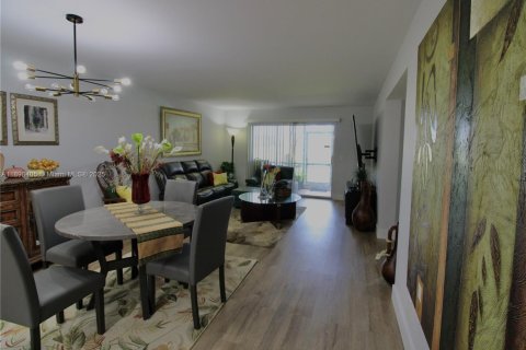 Condominio en venta en Pembroke Pines, Florida, 2 dormitorios, 125.51 m2 № 1951083 - foto 16
