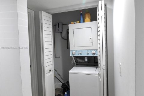 Condominio en venta en Pembroke Pines, Florida, 2 dormitorios, 125.51 m2 № 1951083 - foto 6