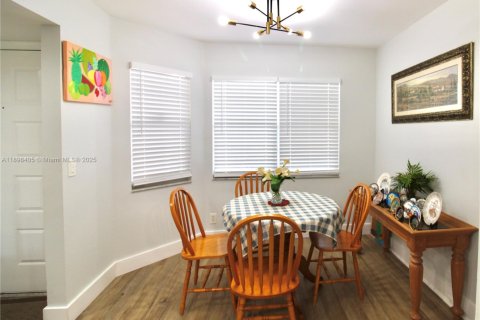 Condominio en venta en Pembroke Pines, Florida, 2 dormitorios, 125.51 m2 № 1951083 - foto 5