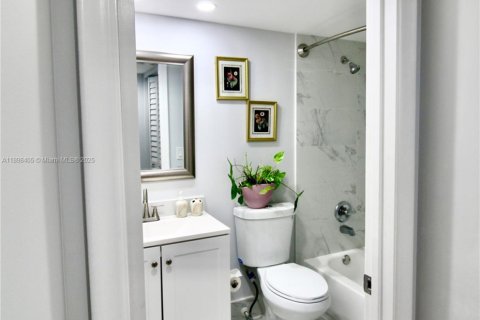 Condominio en venta en Pembroke Pines, Florida, 2 dormitorios, 125.51 m2 № 1951083 - foto 7