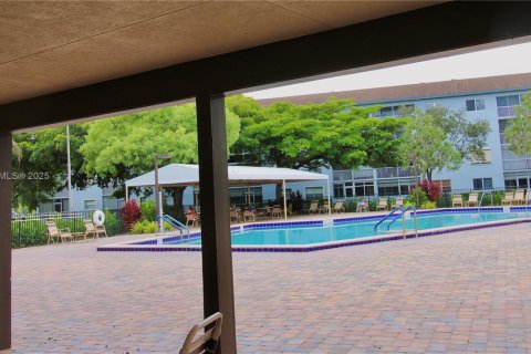 Condominio en venta en Pembroke Pines, Florida, 2 dormitorios, 125.51 m2 № 1951083 - foto 23