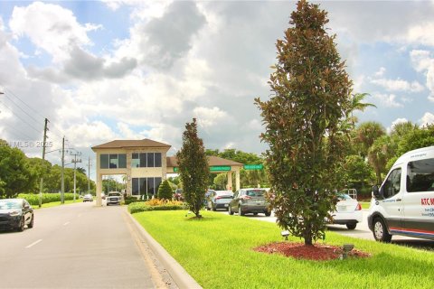 Condominio en venta en Pembroke Pines, Florida, 2 dormitorios, 125.51 m2 № 1951083 - foto 25