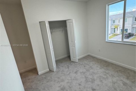 Townhouse in Homestead, Florida 3 bedrooms, 162.21 sq.m. № 2043319 - photo 16