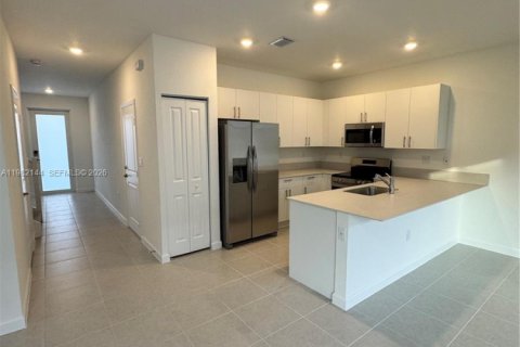 Townhouse in Homestead, Florida 3 bedrooms, 162.21 sq.m. № 2043319 - photo 8