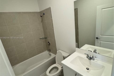 Townhouse in Homestead, Florida 3 bedrooms, 162.21 sq.m. № 2043319 - photo 20