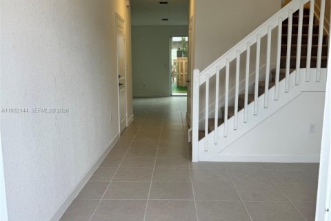 Townhouse in Homestead, Florida 3 bedrooms, 162.21 sq.m. № 2043319 - photo 4