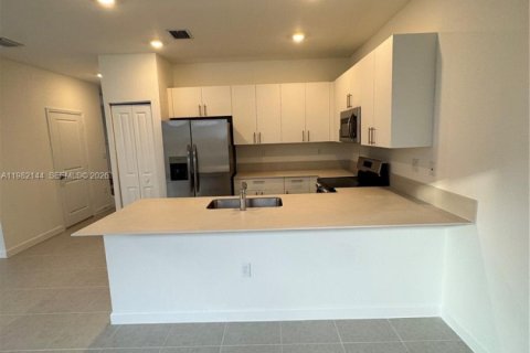 Townhouse in Homestead, Florida 3 bedrooms, 162.21 sq.m. № 2043319 - photo 7