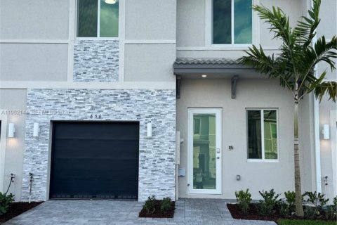 Townhouse in Homestead, Florida 3 bedrooms, 162.21 sq.m. № 2043319