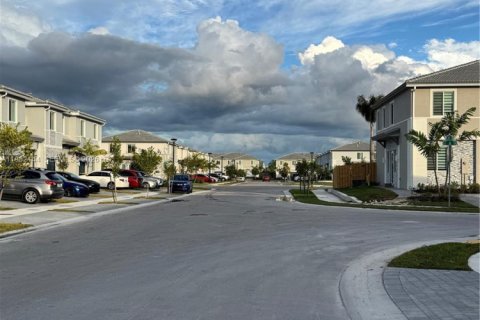 Townhouse in Homestead, Florida 3 bedrooms, 162.21 sq.m. № 2043319 - photo 3