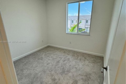 Townhouse in Homestead, Florida 3 bedrooms, 162.21 sq.m. № 2043319 - photo 19