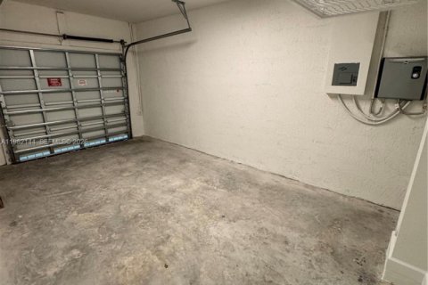 Townhouse in Homestead, Florida 3 bedrooms, 162.21 sq.m. № 2043319 - photo 24