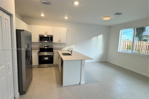 Townhouse in Homestead, Florida 3 bedrooms, 162.21 sq.m. № 2043319 - photo 9