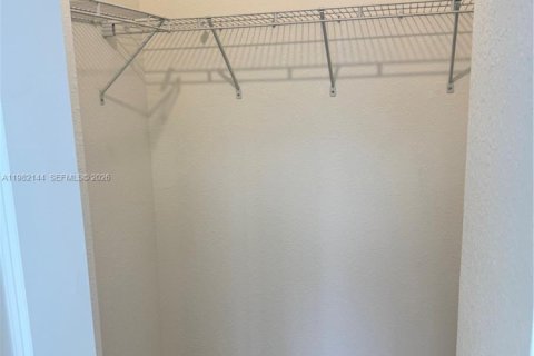 Townhouse in Homestead, Florida 3 bedrooms, 162.21 sq.m. № 2043319 - photo 13