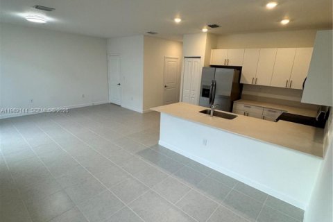 Townhouse in Homestead, Florida 3 bedrooms, 162.21 sq.m. № 2043319 - photo 6