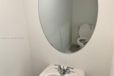 Townhouse in Homestead, Florida 3 bedrooms, 162.21 sq.m. № 2043319 - photo 11