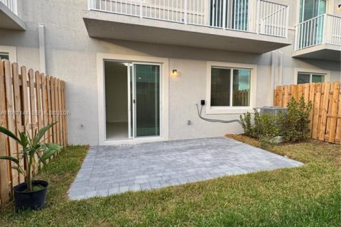 Townhouse in Homestead, Florida 3 bedrooms, 162.21 sq.m. № 2043319 - photo 25