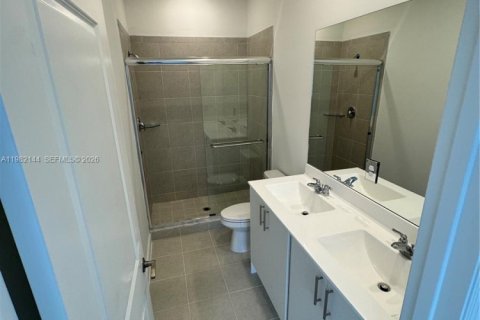 Townhouse in Homestead, Florida 3 bedrooms, 162.21 sq.m. № 2043319 - photo 14