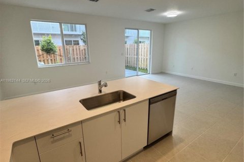 Townhouse in Homestead, Florida 3 bedrooms, 162.21 sq.m. № 2043319 - photo 10