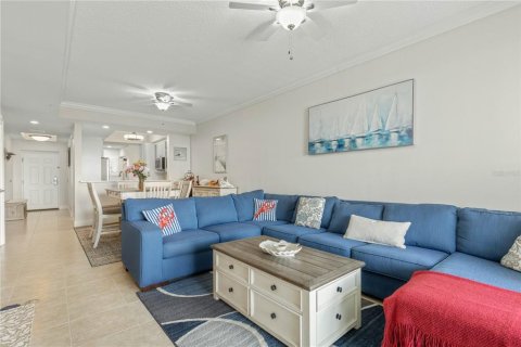 Condo in Palm Coast, Florida, 2 bedrooms  № 2379003 - photo 9