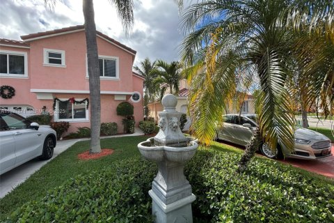 Купить виллу или дом в Дания-Бич, Флорида 3 спальни, 121.61м2, № 1990242 - фото 1