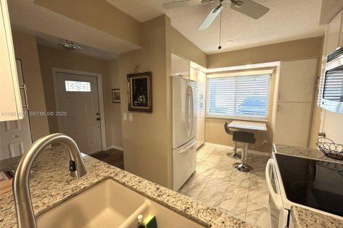 Купить виллу или дом в Дания-Бич, Флорида 3 спальни, 121.61м2, № 1990242 - фото 14