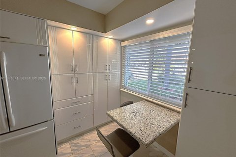 Купить виллу или дом в Дания-Бич, Флорида 3 спальни, 121.61м2, № 1990242 - фото 11