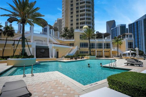 Copropriété à vendre à Miami, Floride: 2 chambres, 158.77 m2 № 2049205 - photo 14