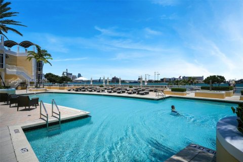 Copropriété à vendre à Miami, Floride: 2 chambres, 158.77 m2 № 2049205 - photo 11