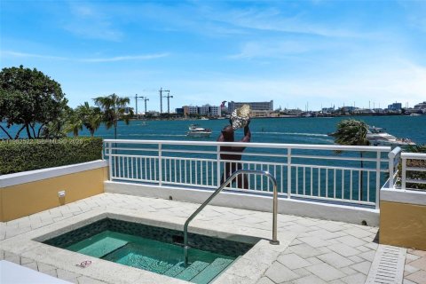 Copropriété à vendre à Miami, Floride: 2 chambres, 158.77 m2 № 2049205 - photo 13
