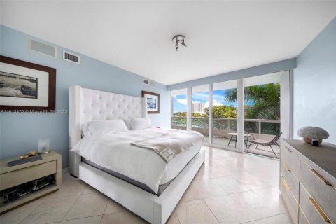 Condo in Miami, Florida, 2 bedrooms  № 2076777 - photo 12