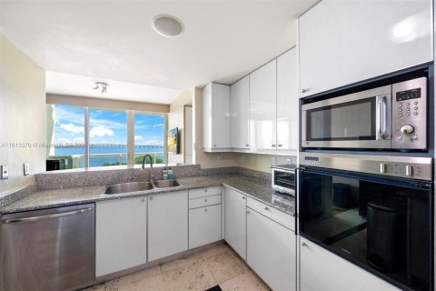 Condo in Miami, Florida, 2 bedrooms  № 2076777 - photo 23