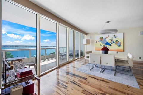 Condo in Miami, Florida, 2 bedrooms  № 2076777 - photo 9