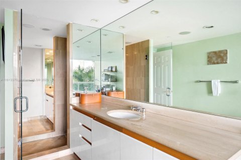 Condo in Miami, Florida, 2 bedrooms  № 2076777 - photo 16