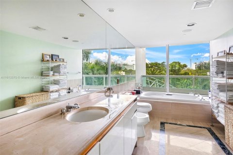 Condo in Miami, Florida, 2 bedrooms  № 2076777 - photo 14