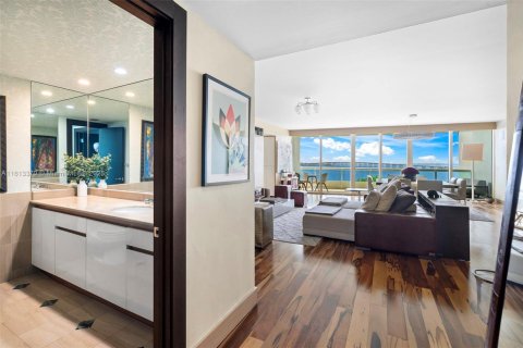 Condo in Miami, Florida, 2 bedrooms  № 2076777 - photo 10