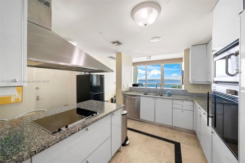 Condo in Miami, Florida, 2 bedrooms  № 2076777 - photo 24