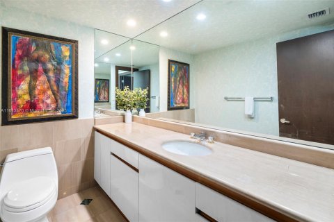 Condo in Miami, Florida, 2 bedrooms  № 2076777 - photo 15