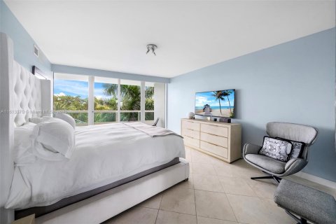 Condo in Miami, Florida, 2 bedrooms  № 2076777 - photo 11