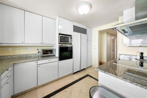 Condo in Miami, Florida, 2 bedrooms  № 2076777 - photo 27