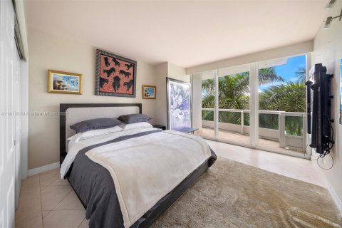 Condo in Miami, Florida, 2 bedrooms  № 2076777 - photo 29