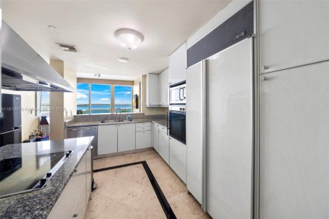 Condo in Miami, Florida, 2 bedrooms  № 2076777 - photo 25